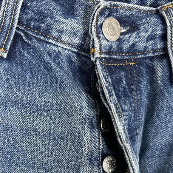 Levis 501 Original Cropped Fray Hem Ripped Knee Jeans Women’s Sz 28 - Picture 2 of 9